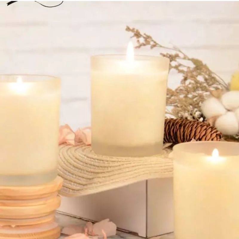 Vela Aromatizada Cera Vegetal com Copo Fosco e Tampa de Madeira – Para Quem Busca Bem-Estar, Estilo e Aconchego